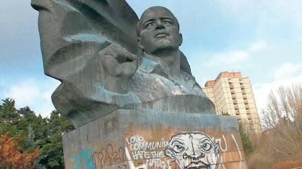 Das Denkmal für den Politiker Ernst-Thälmann im gleichnamigen Park.