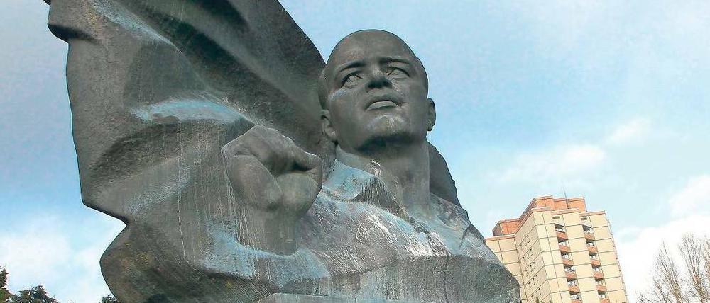 Das Denkmal für den Politiker Ernst-Thälmann im gleichnamigen Park.