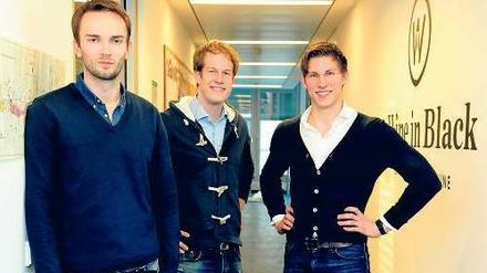 Guter Rat. Uwe Horstmann von Project A (links) hilft Gründern dabei, ihr Unternehmen aufzubauen – zum Beispiel Stephan Linden (Mitte) und Christian Hoya, die Weine im Internet verkaufen. 