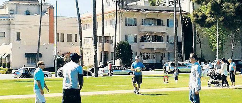 2820 Sixth Avenue, San Diego. Hinter dem Balkon mit der Feuertreppe wohnt Sándor Márai in seinen letzten Lebensjahren. 