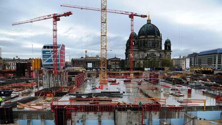 Schlossbeton. Der Rohbau des Humboldtforums ist bereits im ersten Stock angekommen. An der Ostseite ist man noch nicht ganz so weit. Deshalb glauben die Kritiker des Schlossbaumeisters Franco Stella, es sei noch möglich, die Ostfassade einfach wegzulassen.