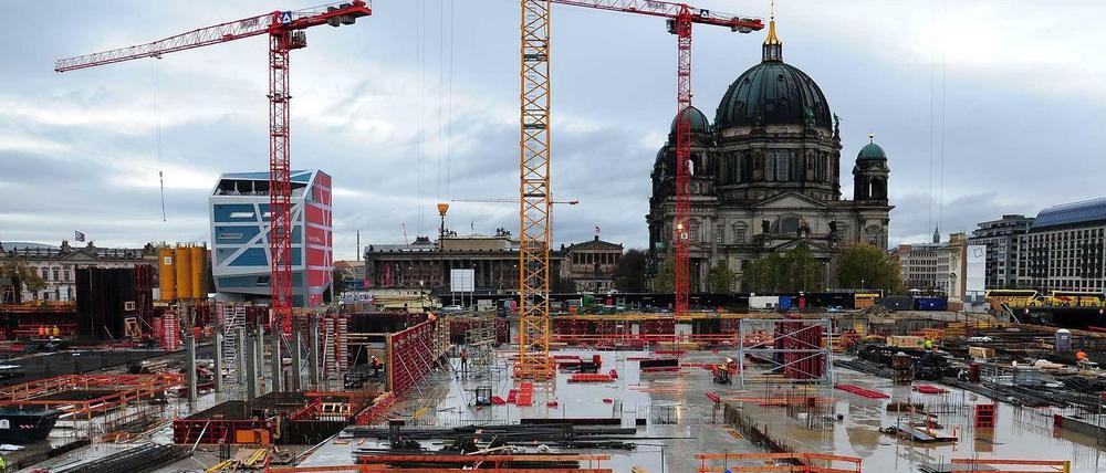 Schlossbeton. Der Rohbau des Humboldtforums ist bereits im ersten Stock angekommen. An der Ostseite ist man noch nicht ganz so weit. Deshalb glauben die Kritiker des Schlossbaumeisters Franco Stella, es sei noch möglich, die Ostfassade einfach wegzulassen.