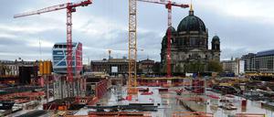 Schlossbeton. Der Rohbau des Humboldtforums ist bereits im ersten Stock angekommen. An der Ostseite ist man noch nicht ganz so weit. Deshalb glauben die Kritiker des Schlossbaumeisters Franco Stella, es sei noch möglich, die Ostfassade einfach wegzulassen.
