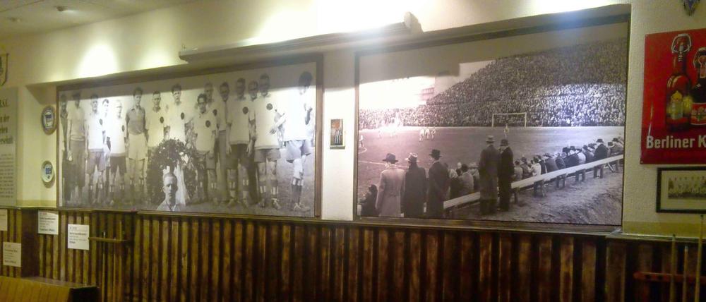 An der Wand hängen Herthas Helden, die Spiele können sie hier aber nicht mehr zeigen: Innenraum des "Bierbrunnens an der Plumpe".