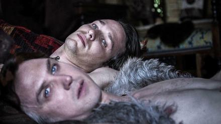 Was Mutter Cosima nicht wissen darf: Sohn Siegfried (Lars Eidinger, vorne) liebt Dorian Davies (Vladimir Burlakov).