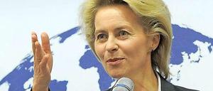 Undurchsichtige Großprojekte. Verteidigungsministerin Ursula von der Leyen bemängelte Intransparenz bei jedem der 15 größten Vorhaben ihres Hauses – das ganze Rüstungswesen sei ein Skandal.