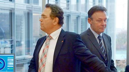 Hans-Peter Friedrich (CSU) und Thomas Oppermann (SPD).