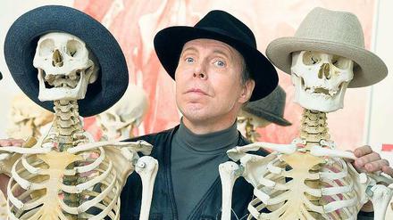 Kritiker sehen die Totenruhe gestört, wenn Gunther von Hagens die Körper ausstellt. Der 69-Jährige ist seit vielen Jahren an Parkinson erkrankt. Dieses Foto entstand 2010.