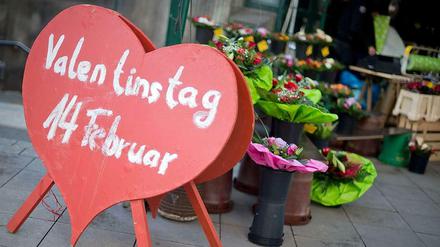 Dieser Valentinstag hört sich nach einem schlechten Horrorfilm an: Weil er kein Valentinstagsgeschenk für sie hatte, attackierte eine 27-Jährige ihren Freund mit einem Messer.
