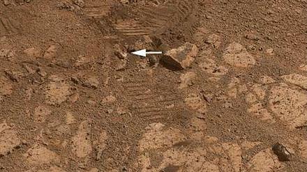Vor einigen Wochen sorgte dieses Foto der Nasa für Wirbel: Auf ihm schien sich ein Donut zu befinden, der einige Wochen zuvor dort noch nicht lag. Nun konnte das Rätsel gelöst werden.
