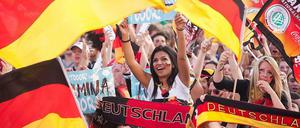 Dann feiert mal schön. Und immer schön den Durchblick behalten: Die WM-Spiele finden später statt als in den vergangenen Jahren. 