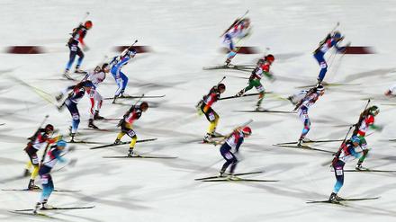 Masse am Start. Im Biathlon gibt es mittlerweile allein elf Entscheidungen.