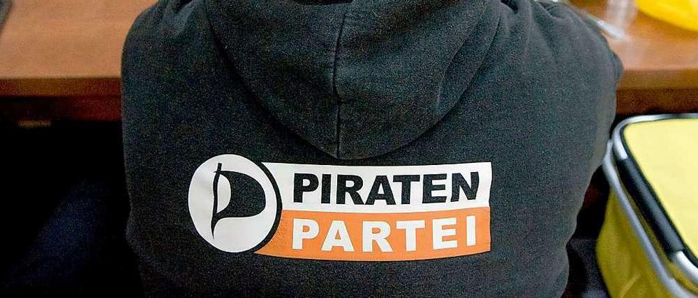 Das „Bombergate“ ist nach der Pleite bei der Bundestagswahl wohl die Klippe, an der das Piratenschiff endgültig zerschellt.