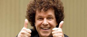 Mit "You make me feel like dacing" fordert Leo Sayer im Fahrstuhl zum Mittanzen auf.