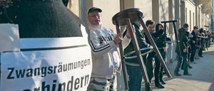 Stuhl für Stuhl zieht die Traditionskneipe Baiz um.