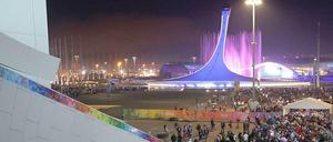 Quo vadis Sotschi? Die Zuschauer verlassen die Abschlussfeier im Fischt-Stadion. Im Herbst startet hier ein Formel-1-Rennen.