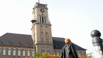 Zerstörung einer Ausstellung. Erneut wurden im Rathaus Schöneberg Texttafeln über einen Vorkämpfer der Homosexuellenbewegung aus ihren Rahmen entfernt.