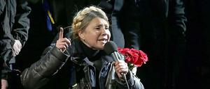 Oppositionsführerin Julia Timoschenko bei ihrer Rede auf dem Maidan zur nach ihrer Freilassung am Samstag.