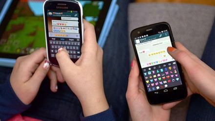 Immer online. Junge Menschen sehen in der digitalen Gesellschaft mehr Chancen als ältere. 
