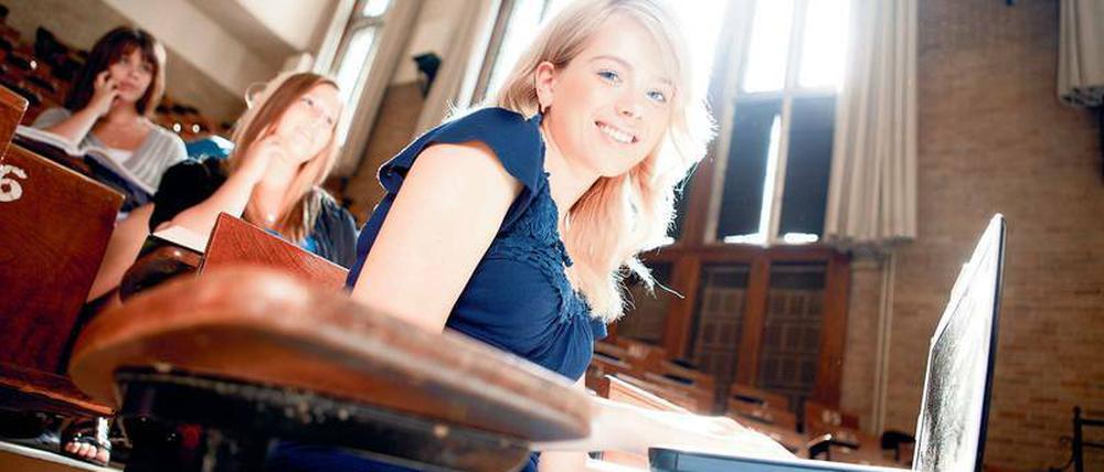 Im Hörsaal angekommen. Jugendliche haben die Wahl zwischen 400 Hochschulen und mehr als 16 000 Studiengängen in Deutschland.