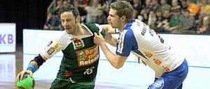 Zerreissprobe. Iker Romero (links) ist gegen Lemgo nicht aufzuhalten.