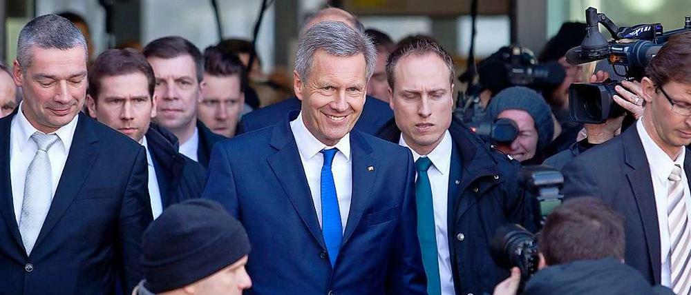 Ein lächelnder Ex-Bundespräsident: Christian Wulff wird von dem Verdacht der Vorteilsnahme freigesprochen.