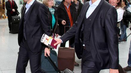 Abflug im Anzug: Die Bayern-Spieler gestern auf dem Weg nach London.