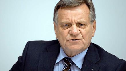 BER-Chef Hartmut Mehdorn auf dem Krisentreffen mit Woidke und Wowereit Rückendeckung bekommen.