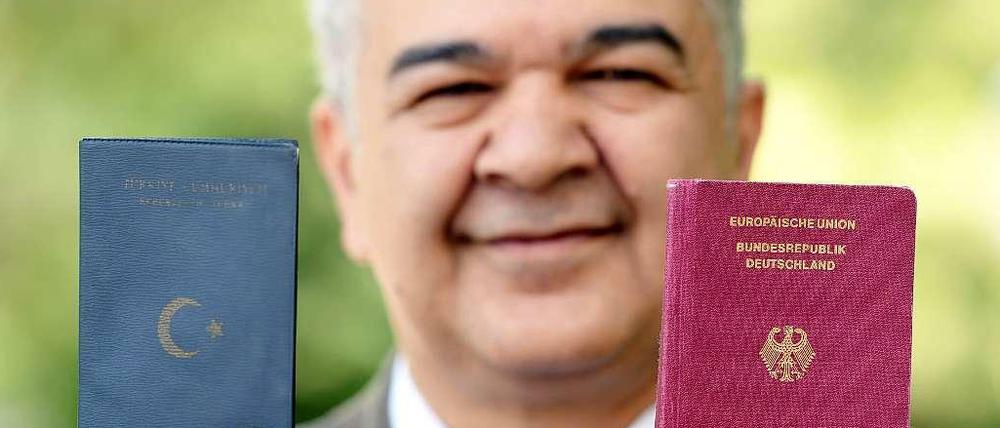 Zwei Pässe. Streit um doppelte Staatsbürgerschaft.