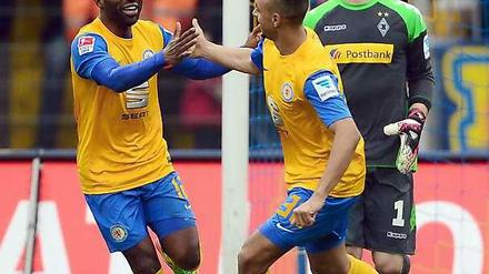 Ein Nachmittag zum Vergessen: Marc-André ter Stegen patzte bei einem Rückpass - die Braunschweiger freut's.
