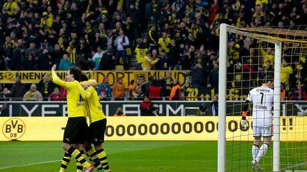 Tooor. Am Ende war es trotz zahlreicher vergebener Torchancen doch noch ein klares 3:0, mit dem der BVB den Club bezwang.
