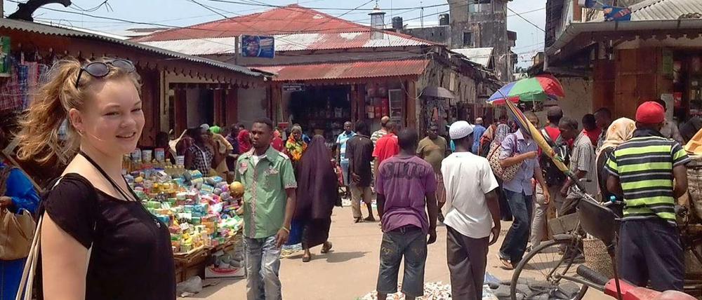 Unsere Autorin in Stone Town, Sansibar.