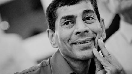 Ravinthiran Dharmlingam (1961 - 2014)