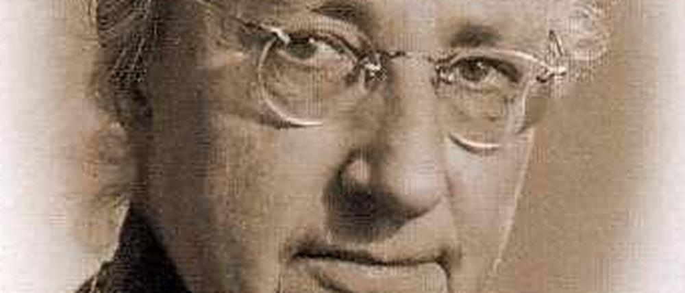 Elisabeth Schmitz, die an dem heutigen Beethoven-Gymnasium in Lichterfelde bis zum 9. November 1938 arbeitete, war nicht nur in der Unterstützung und Beherbergung Verfolgter aktiv, sondern hatte schon 1935 mit ihrer aufrüttelnden Denkschrift "Zur Lage der deutschen Nichtarier" versucht, die Bekennende Kirche zu einem klaren Wort zur „Judenfrage“ zu bewegen, was ihr leider nicht gelang. 