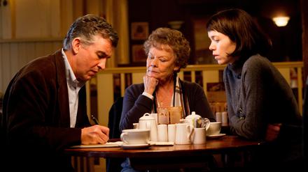 "Philomena"-Darstellerin Judi Dench (Mitte) mit ihren Filmpartnern Steve Coogan und Anna Maxwell