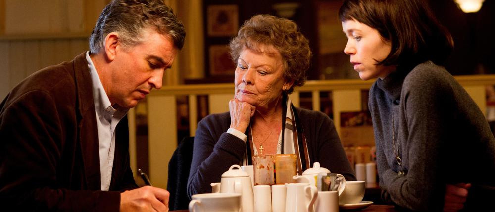 "Philomena"-Darstellerin Judi Dench (Mitte) mit ihren Filmpartnern Steve Coogan und Anna Maxwell