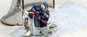 Eisbären Torwart Rob Zepp freut sich über die neue defensive Stärke seiner Mannschaft.