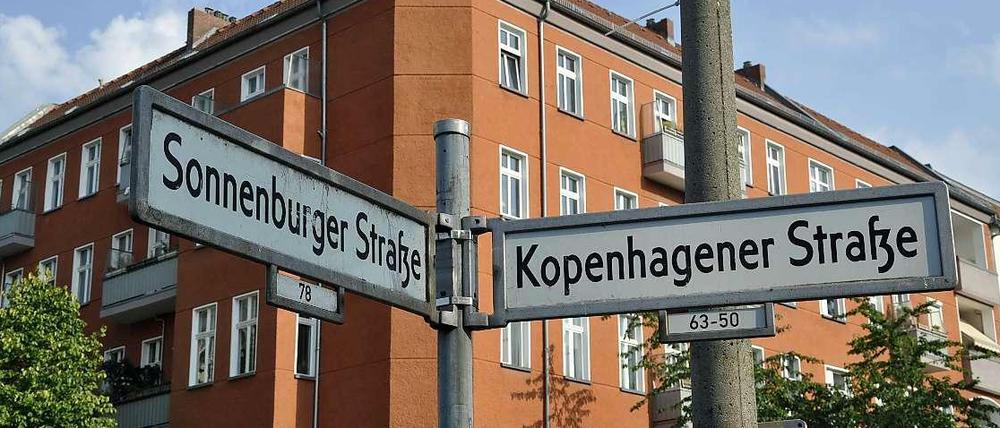Mieter in der Kopenhagener Straße im Prenzlauer Berg beklagen die drastisch steigenden Mietpreise nach einer energetischen Sanierung.