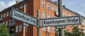 Mieter in der Kopenhagener Straße im Prenzlauer Berg beklagen die drastisch steigenden Mietpreise nach einer energetischen Sanierung.