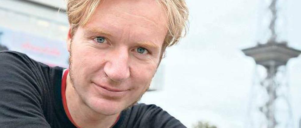Junge aus West-Berlin. Tim Renner 2006 vor dem ICC.