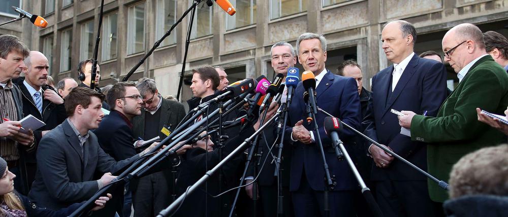 Erleichterung. Er wolle jetzt seinen Sohn von der Kita abholen, sagt Alt-Bundespräsident Christian Wulff nach der Verkündung des Urteils. Und dass er das jetzt mit anderen Gefühlen tue.