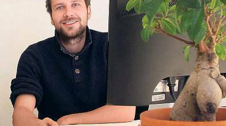 Ecosia-Gründer Christian Kroll pflanzt mit seiner Suchmaschine Bäume.