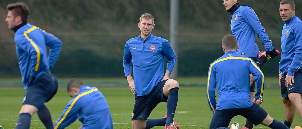 Chef in der Mitte. Mertesacker ist inzwischen Kapitän bei Arsenal.
