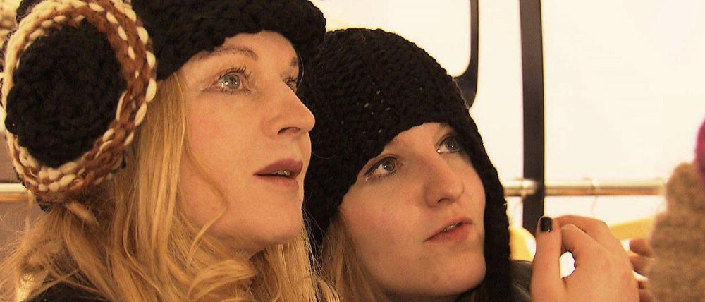 Schick gemacht. Musikerin Inga Humpe (.) und Autorin Helene Hegemann ziehe für Arte durch die Berliner Nacht.