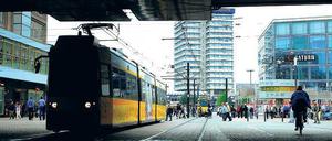 Nix los. Der Alexanderplatz lädt nicht zum Verweilen ein. 