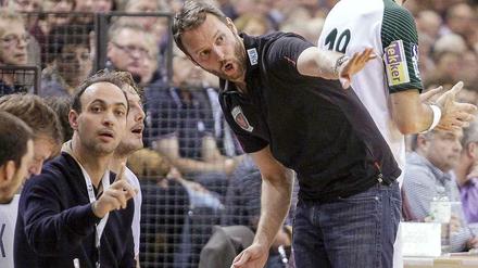 Vier Augen sehen mehr. Im Europapokal und im DHB-Pokal waren die Füchse Berlin zuletzt erfolgreich. "Aber wir müssen aufpassen, dass wir den fünften Platz in der Liga nicht gefährden", sagt Trainer Dagur Sigurdsson. Manager Hanning dürfte es ähnlich sehen.