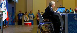 Valeriy Sushkevich, NPC-Präsident der Ukraine, verkündet die Teilnahme des ukrainischen Paralympics Team auf einer Pressekonferenz im Pressezentrum MPC von Sotchi am Schwarzen Meer