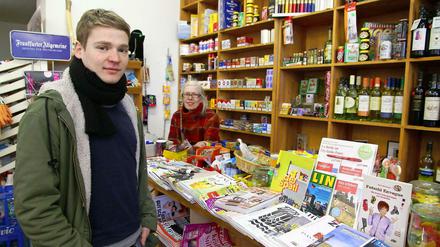 Leben zwischen Regalen. Der Späti „Heil Quelle“ in der Neuköllner Pannierstraße 58 (im Hintergrund Inhaberin Doris Heil), hat es dem Autor Christian Klier besonders angetan. 