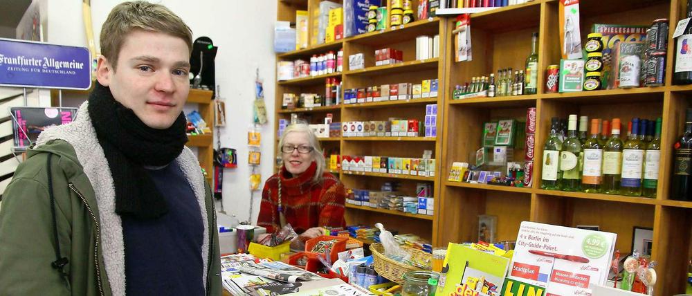 Leben zwischen Regalen. Der Späti „Heil Quelle“ in der Neuköllner Pannierstraße 58 (im Hintergrund Inhaberin Doris Heil), hat es dem Autor Christian Klier besonders angetan. 