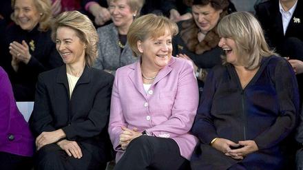 Frauen mit ganz unterschiedlichen Biografien: Verteidigungsministerin Ursula von der Leyen, Kanzlerin Angela Merkel und Feministin Alice Schwarzer.